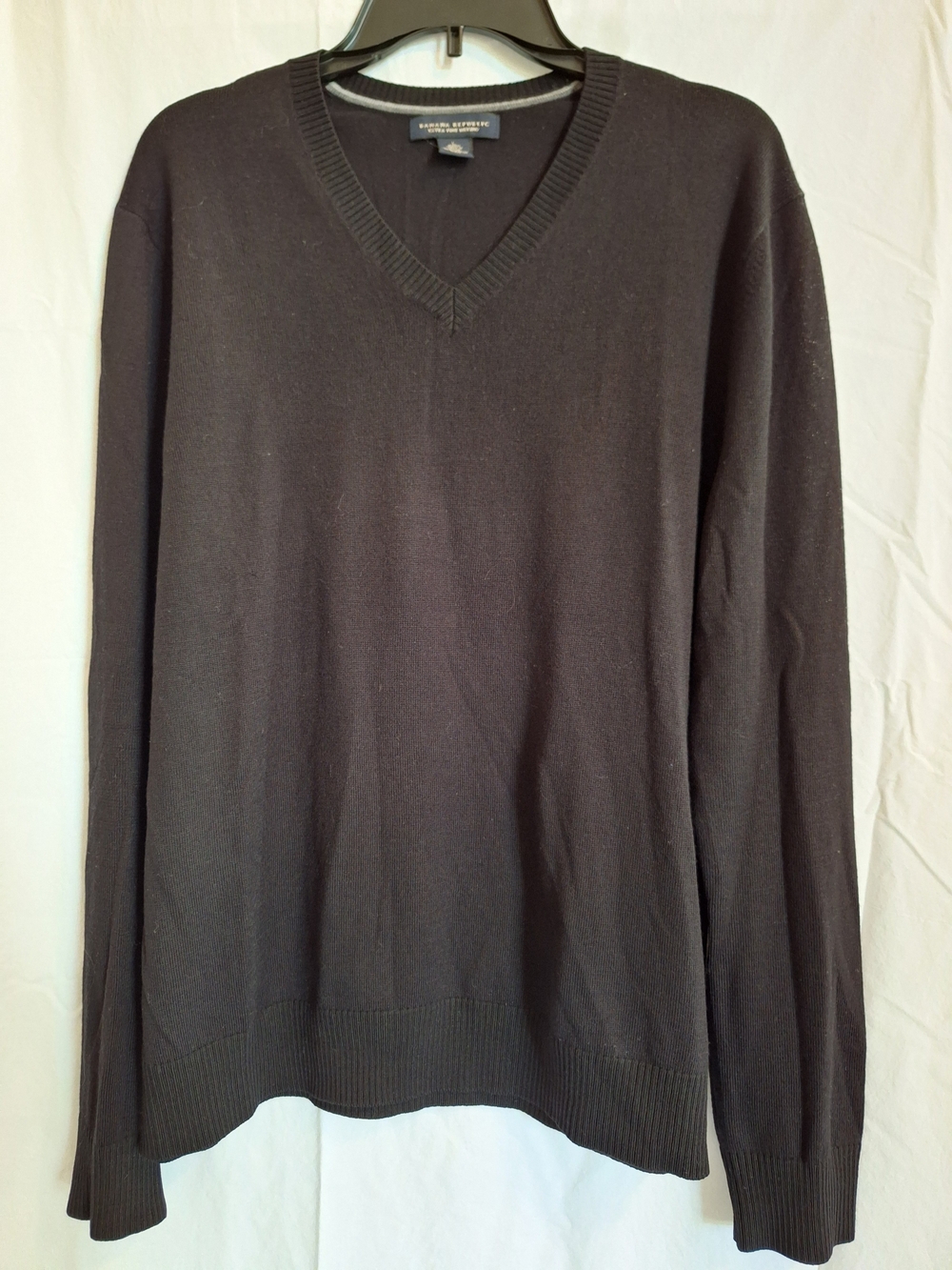 Banana Republic Extra Fine Merino Wool Mens V-Neck Sweater Black Sz L Timeless